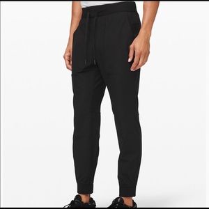Lululemon ABC Jogger in Black (Large)